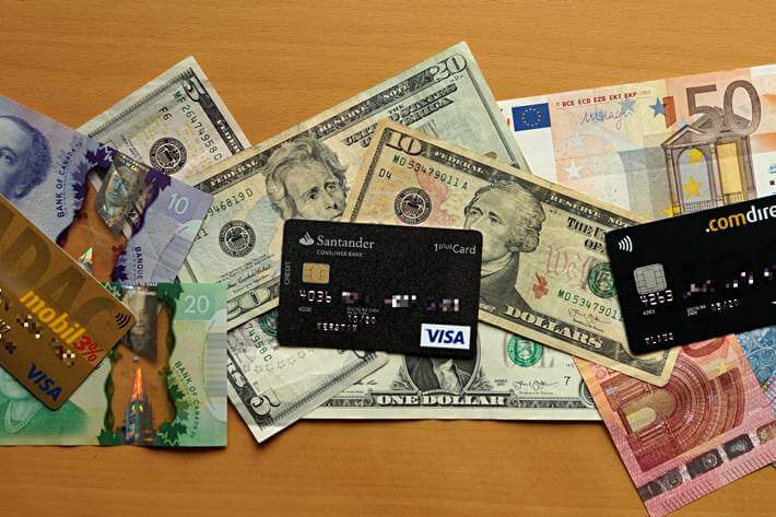 Bargeld und Kreditkarten auf Reisen, im Ausland