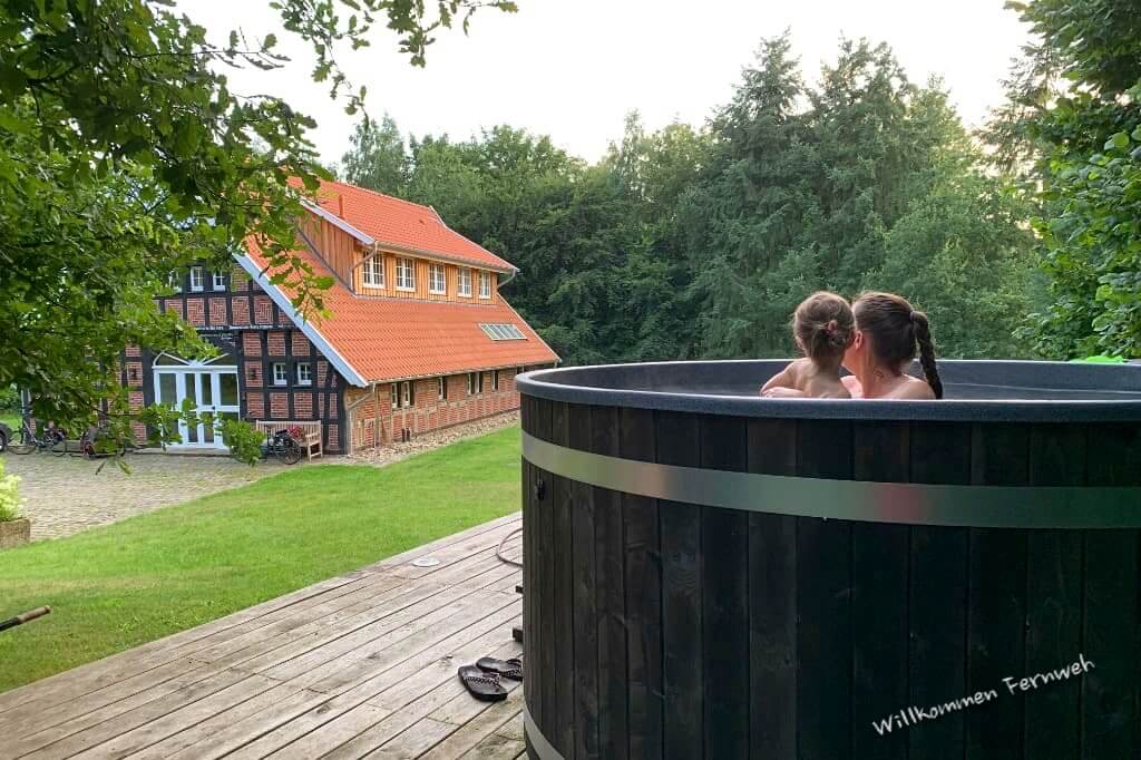 Ein heißes Bad mit Aussicht, Waldhaus im Artland