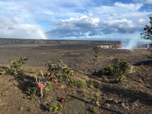 Halemaumau Krater mit Regenbogen, Hawaii