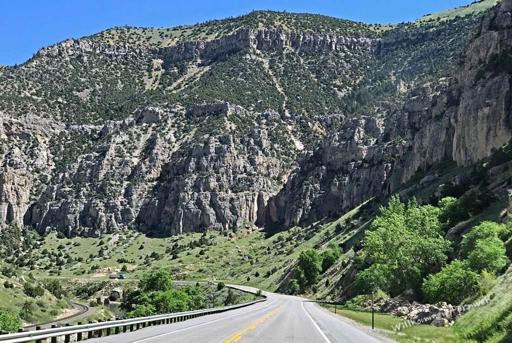 Roadtrip durch den Wind River Canyon Richtung Thermopolis, Wyoming